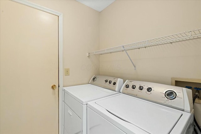 laundry room featuring washer and clothes dryer