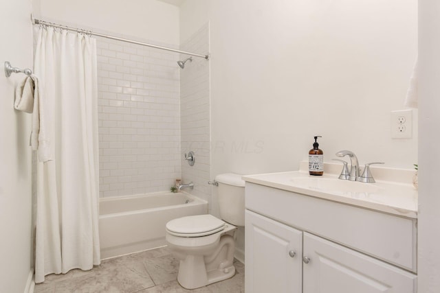 full bathroom featuring vanity, toilet, and shower / bath combo