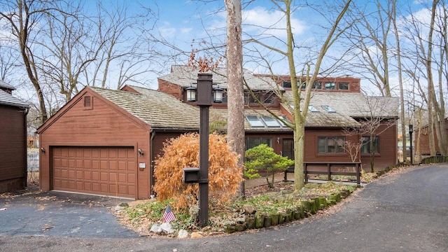 view of front facade featuring a garage