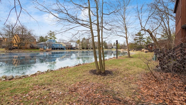 view of yard featuring a water view