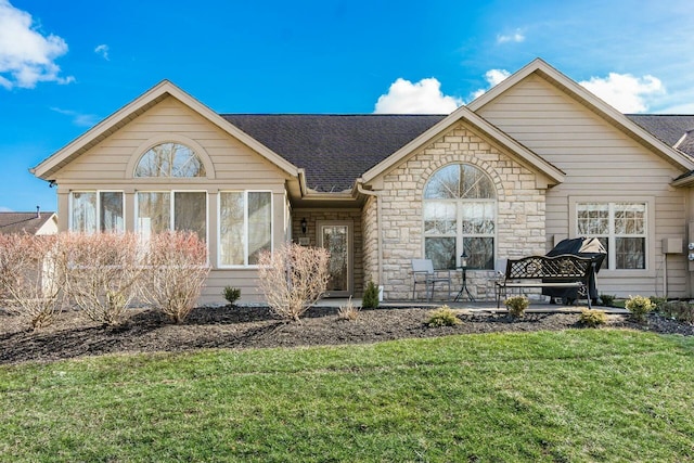 view of front of house with a front lawn