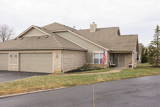 view of front facade featuring a garage and a front yard