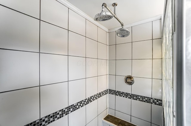 bathroom featuring a tile shower