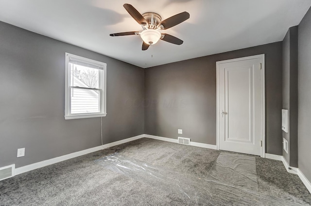 unfurnished room featuring ceiling fan and carpet flooring