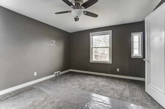 carpeted empty room featuring ceiling fan