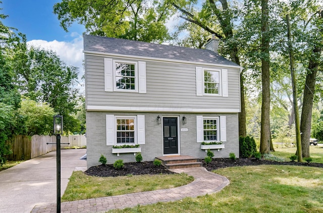 view of front of home with a front lawn