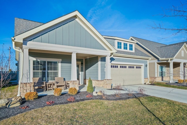 craftsman house featuring a front yard and covered porch