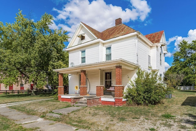 view of front facade featuring a porch and a front lawn