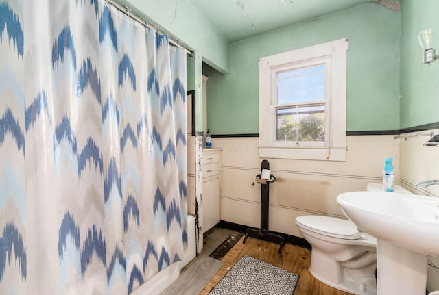 full bathroom featuring shower / tub combo, wood-type flooring, toilet, and sink