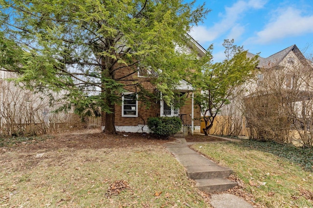 exterior space featuring a front yard