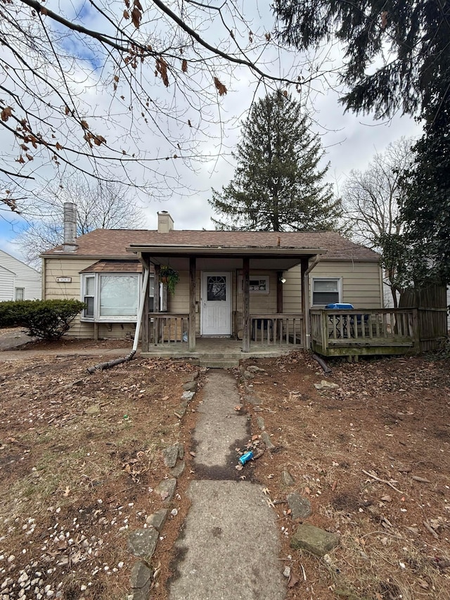 view of front of property featuring a porch