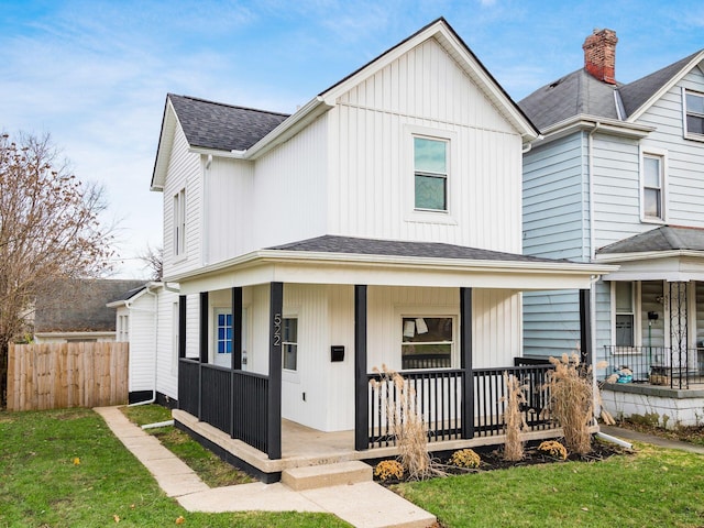 view of front facade featuring a porch and a front yard