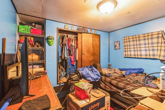 bedroom featuring a closet