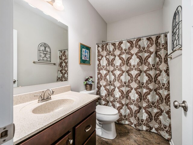 full bathroom with toilet, vanity, and a shower with curtain