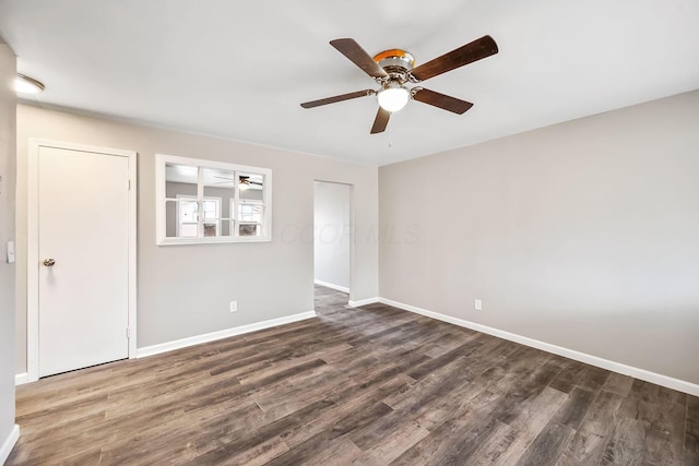 unfurnished room with dark wood-type flooring and ceiling fan