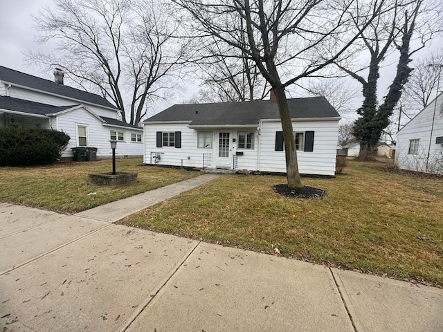 view of front of home featuring a front yard