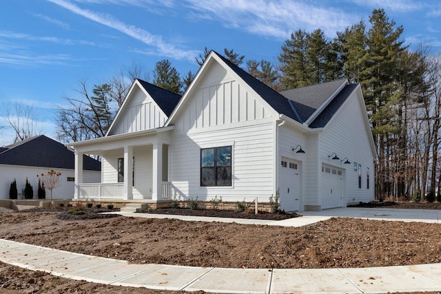 modern inspired farmhouse featuring a garage and covered porch