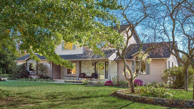 view of front of property with a front lawn