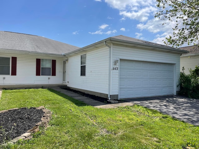 442 Courtland Ln, Pickerington, OH 43147 - view of front of house featuring a front lawn, a garage, and driveway