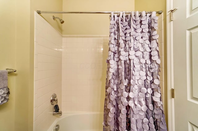 bathroom featuring shower / bath combo