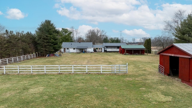 view of yard featuring a rural view and an outbuilding