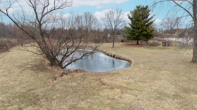 exterior space featuring a lawn