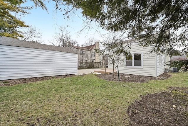 view of yard featuring central AC unit