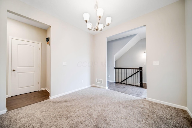 unfurnished room featuring carpet floors and a chandelier