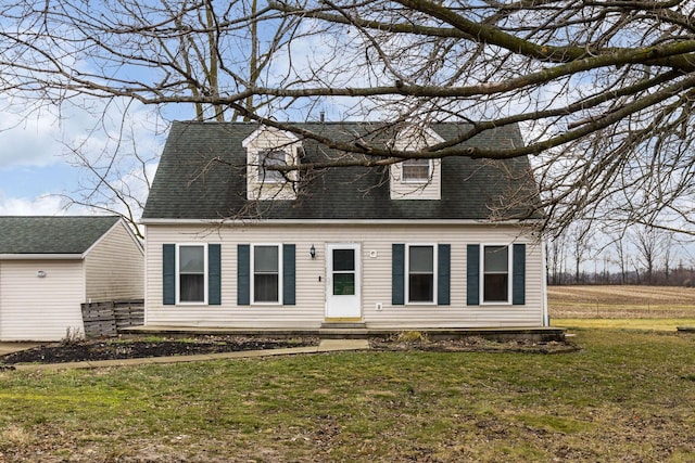 cape cod house featuring a front lawn