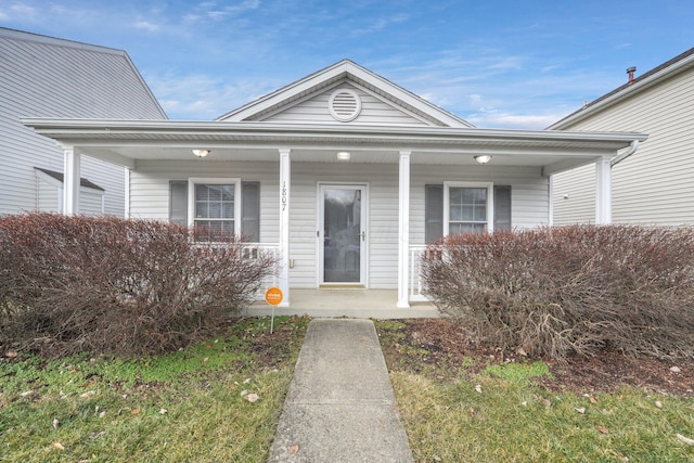 property entrance featuring a porch