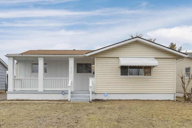 view of front of home featuring a front lawn and a porch