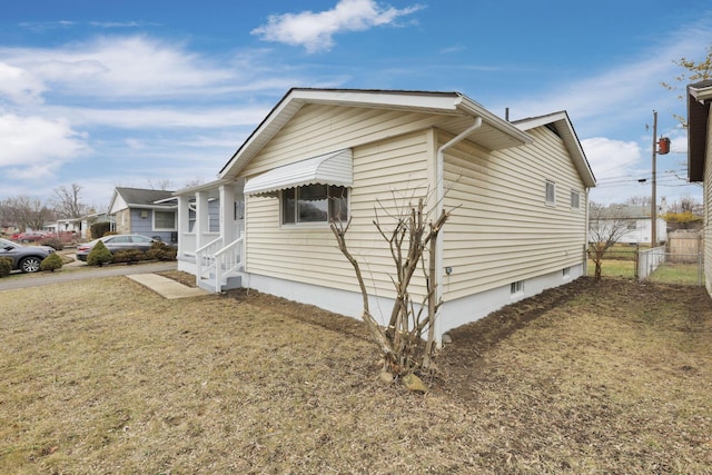 view of side of property featuring a yard