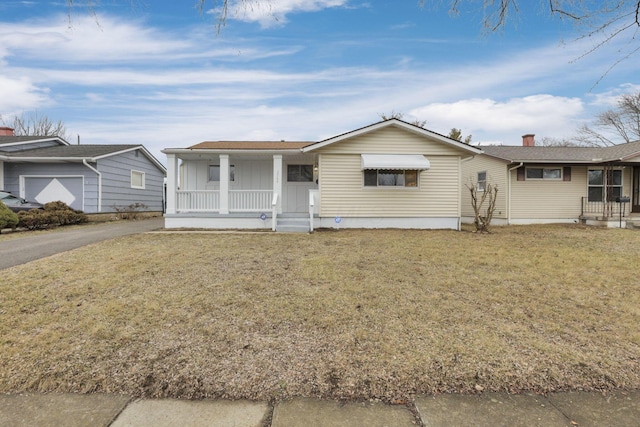 view of front facade with a front lawn and covered porch