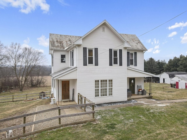 view of front of property featuring a front lawn and covered porch