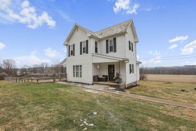 view of front facade featuring a front yard