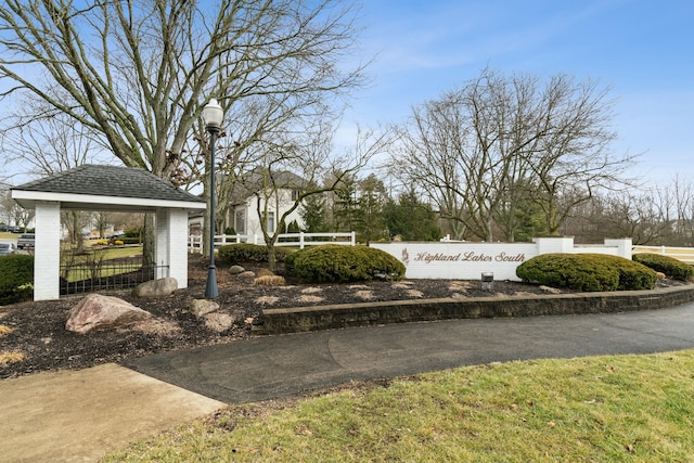 view of community / neighborhood sign