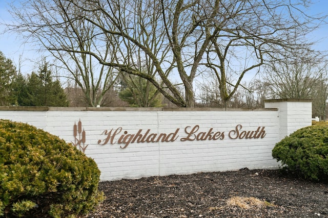 view of community / neighborhood sign