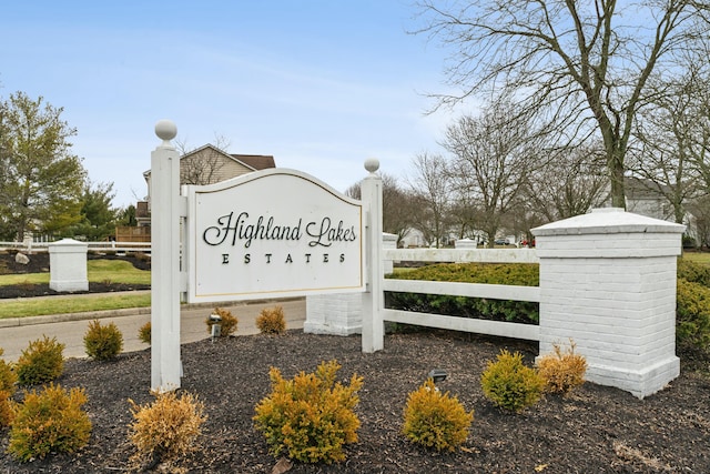 view of community / neighborhood sign