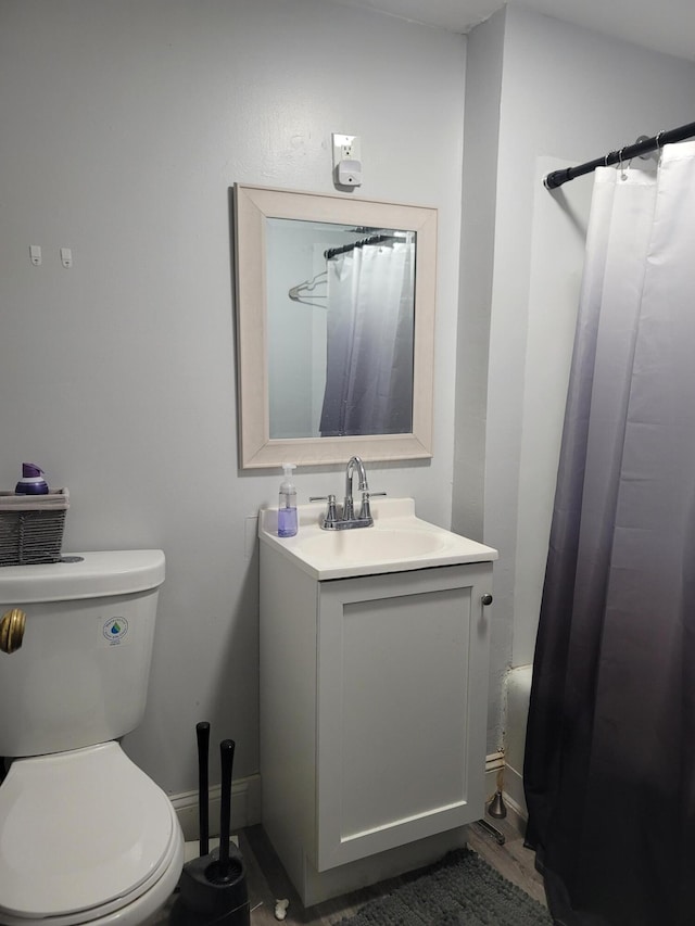 bathroom featuring vanity, a shower with curtain, and toilet