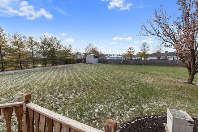 view of yard featuring a storage unit