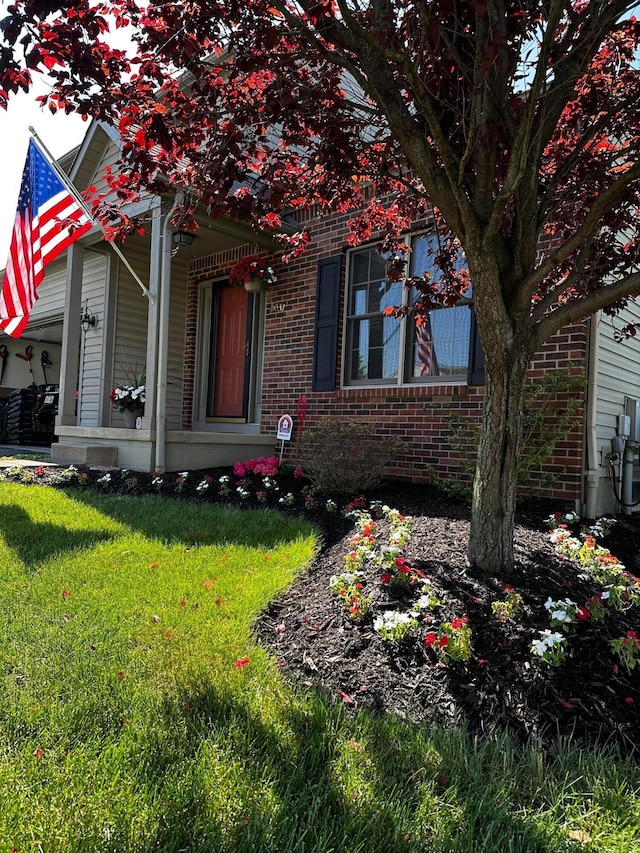 5037 Langcroft Dr, Hilliard, OH 43026 - view of front of home featuring brick siding and a front yard
