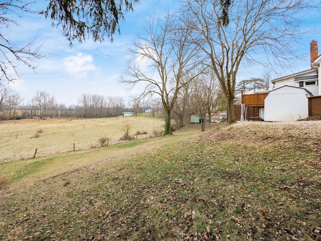 view of yard featuring a rural view