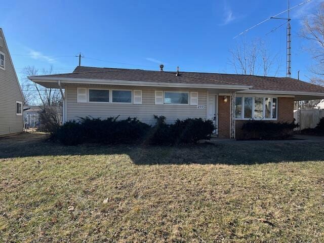 single story home featuring a front yard