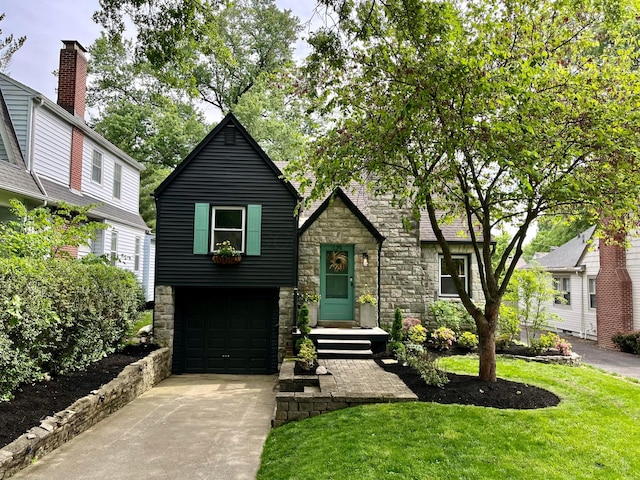 view of front of home featuring a garage and a front yard