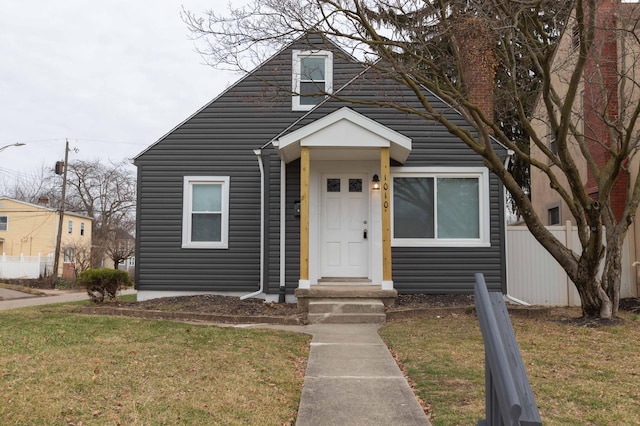 view of front facade with a front yard