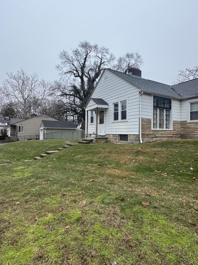 exterior space featuring a front yard