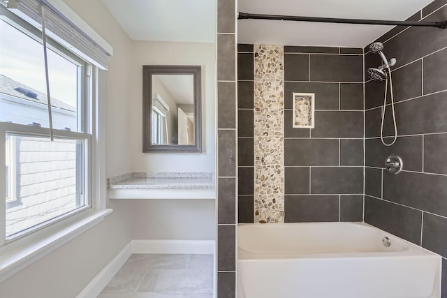 bathroom with tiled shower / bath