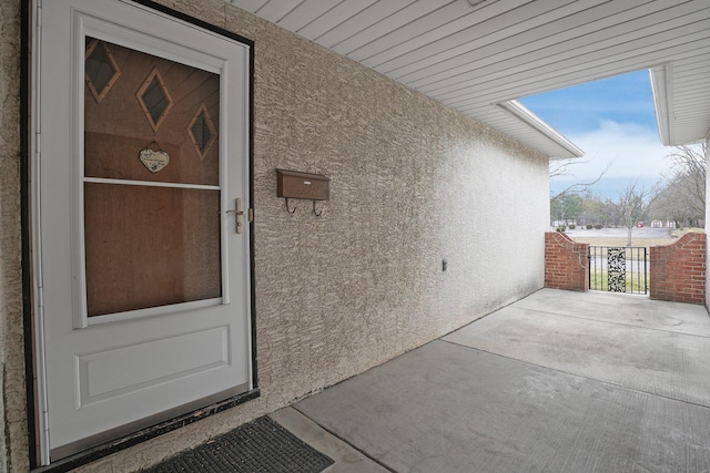 view of exterior entry featuring stucco siding