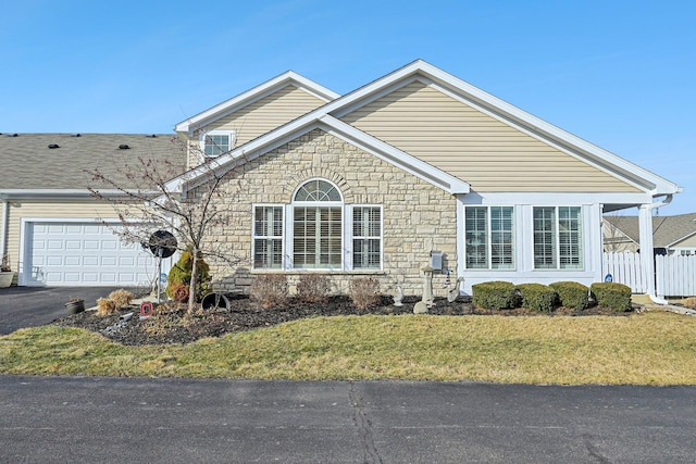 view of front facade with a garage and a front yard