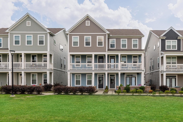 view of front of home featuring a front lawn